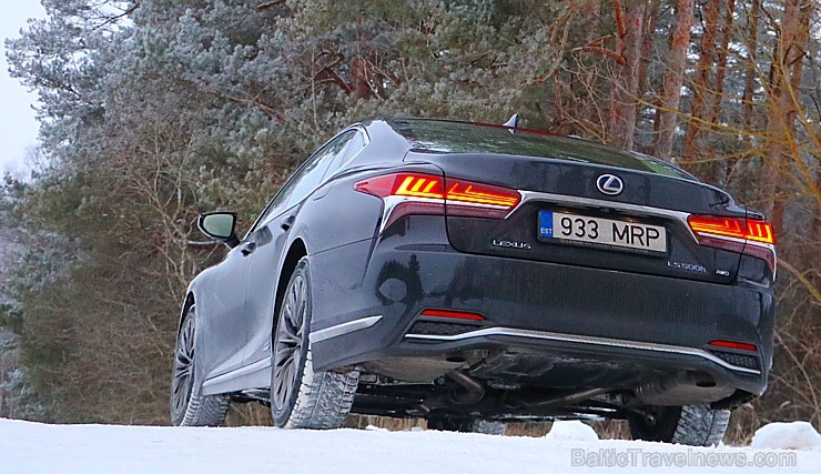 Travelnews.lv apceļo Latviju ar luksus klases vāģi «Lexus LS 500h» 217249