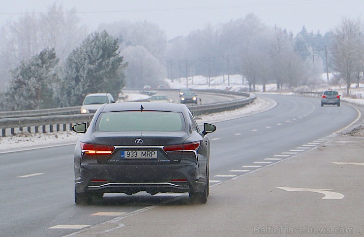 Travelnews.lv apceļo Latviju ar luksus klases vāģi «Lexus LS 500h» 217250