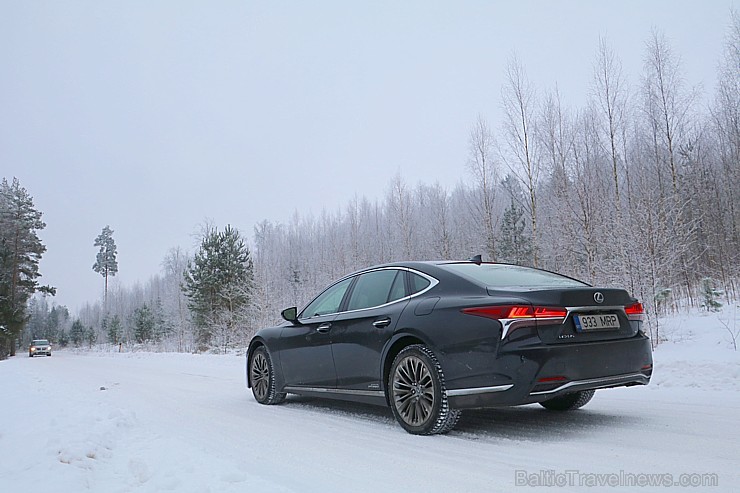 Travelnews.lv apceļo Latviju ar luksus klases vāģi «Lexus LS 500h» 217252