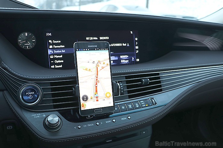 Travelnews.lv apceļo Latviju ar luksus klases vāģi «Lexus LS 500h» 217255