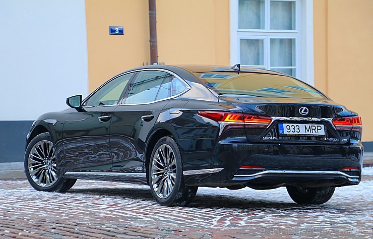 Travelnews.lv apceļo Latviju ar luksus klases vāģi «Lexus LS 500h» 217258