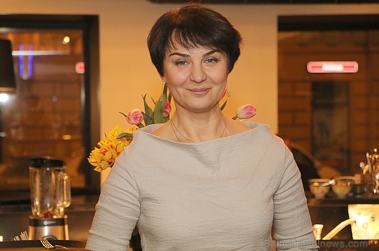 Ceļojumu tehnoloģiju uzņēmums «Travelport Latvia» aicina ceļojumu konsultantus sagaidīt pavasari ar EBRU mākslu Ceļojumu tehnoloģiju uzņēmums «Travelport Latvia» aicina ceļojumu konsultantus sagaidīt pavasari ar EBRU mākslu 218275