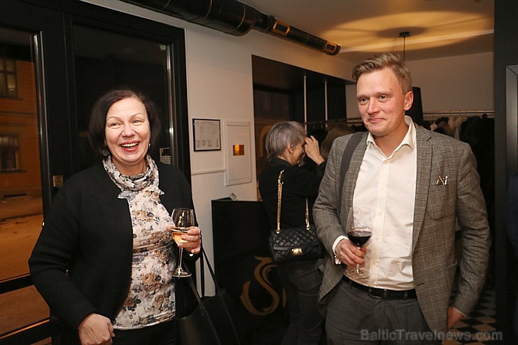 Ceļojumu tehnoloģiju uzņēmums «Travelport Latvia» aicina ceļojumu konsultantus sagaidīt pavasari ar EBRU mākslu Ceļojumu tehnoloģiju uzņēmums «Travelport Latvia» aicina ceļojumu konsultantus sagaidīt pavasari ar EBRU mākslu 218357