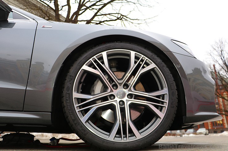 Latvijas Nacionālais mākslas muzejā jaunais «Audi A7 Sportback» prezentējas ar labāko šampanieti 218568