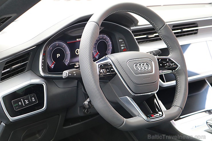 Latvijas Nacionālais mākslas muzejā jaunais «Audi A7 Sportback» prezentējas ar labāko šampanieti 218570