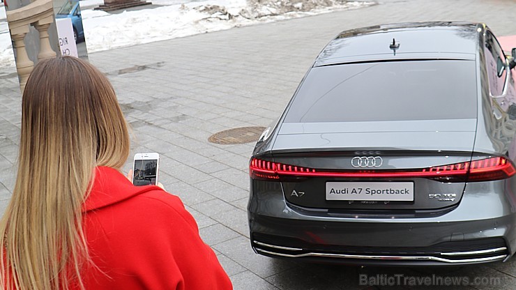 Latvijas Nacionālais mākslas muzejā jaunais «Audi A7 Sportback» prezentējas ar labāko šampanieti 218576