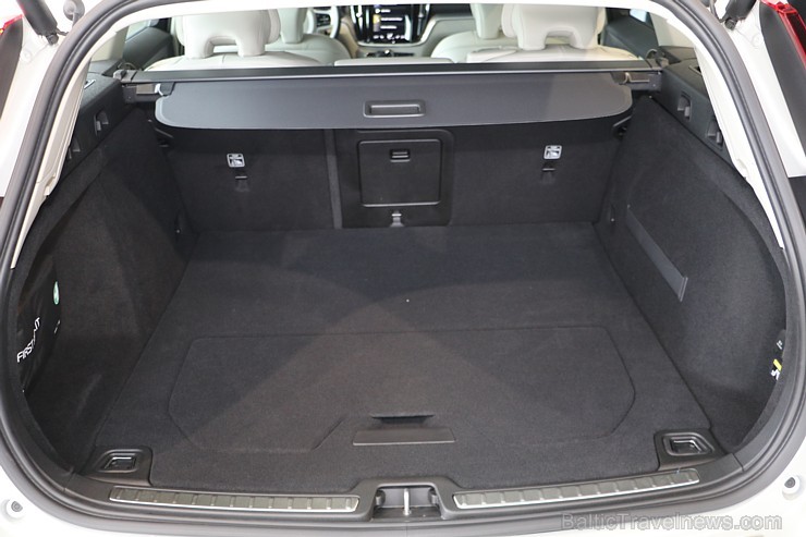 Latvijā 12.03.2018. tiek prezentēts jaunais un elegantais Volvo V60 218678