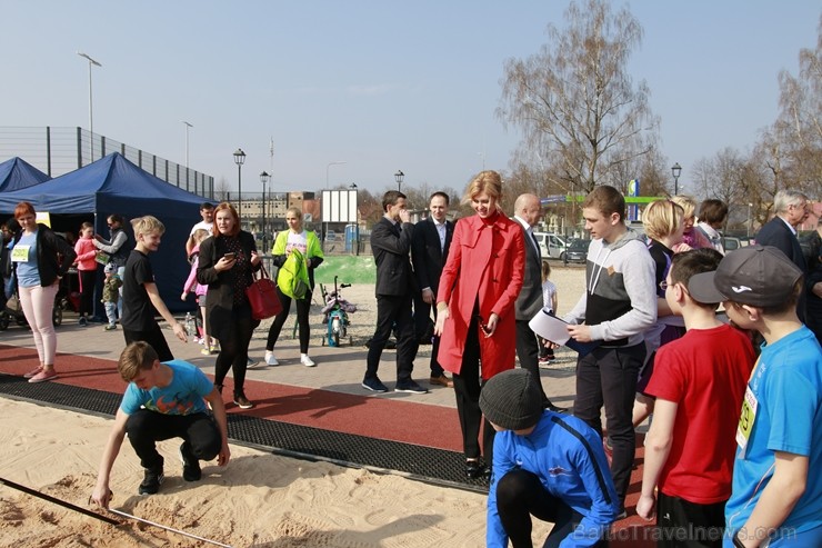 Svinīgā pasākumā Cēsīs atklāj atjaunoto pilsētas stadionu 220756