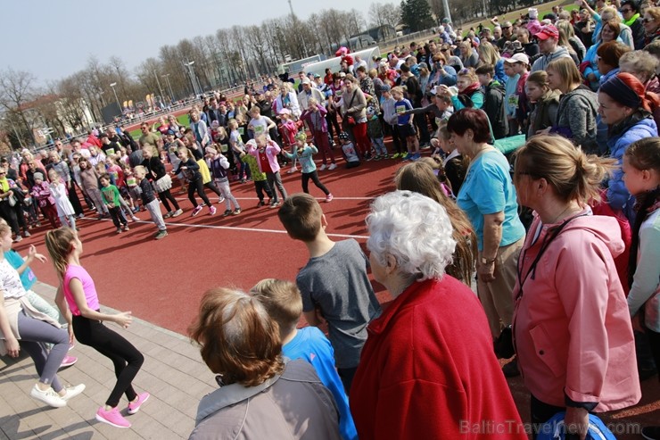 Svinīgā pasākumā Cēsīs atklāj atjaunoto pilsētas stadionu 220761