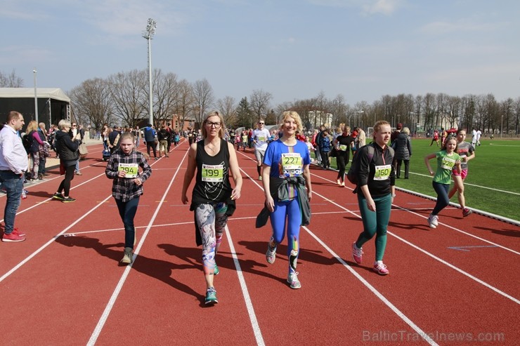 Svinīgā pasākumā Cēsīs atklāj atjaunoto pilsētas stadionu 220765