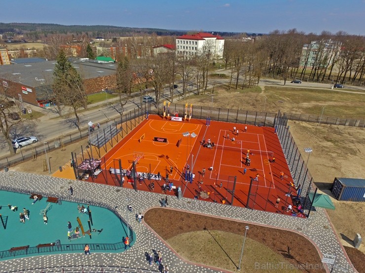 Svinīgā pasākumā Cēsīs atklāj atjaunoto pilsētas stadionu 220769