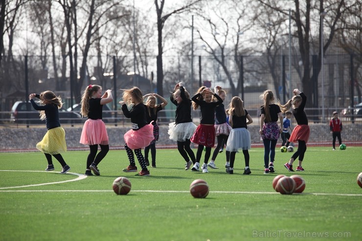 Svinīgā pasākumā Cēsīs atklāj atjaunoto pilsētas stadionu 220773