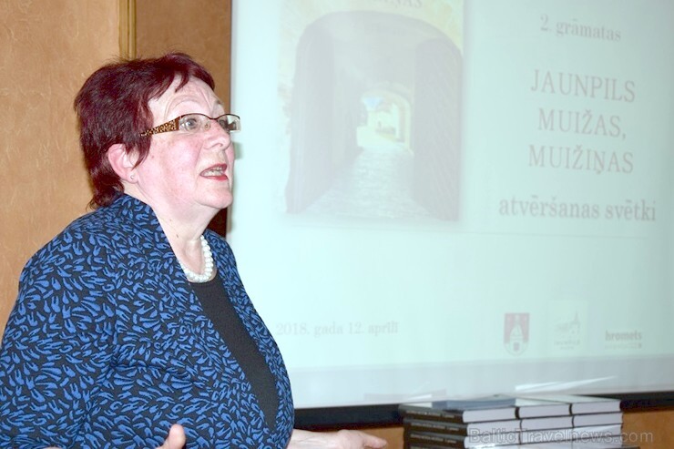 Jaunpils pils kamīnzālē aizvada vēsturisku notikumu - prezentē «Jaunpils muižas, muižiņas» 2. grāmatu 220785