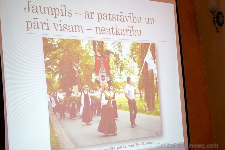 Jaunpils pils kamīnzālē aizvada vēsturisku notikumu - prezentē «Jaunpils muižas, muižiņas» 2. grāmatu 220791