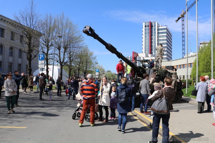 4. maija svētki VEF pilsētā izklaidē rīdziniekus un pilsētas viesus. Atbalsta Elkor Plaza 221980