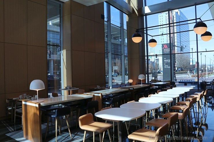 Travelnews.lv iepazīst divas Čikāgas viesnīcas - «Marriott Marquis Chicago» un «Kimpton Hotel Monaco Chicago».
Atbalsta: Finnair Travelnews.lv iepazīst divas Čikāgas viesnīcas - «Marriott Marquis Chicago» un «Kimpton Hotel Monaco Chicago».
Atbalsta: Finnair 222697