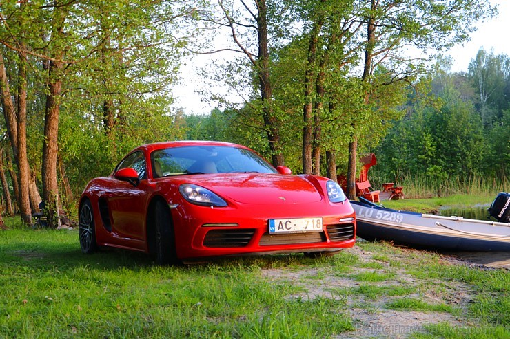 Travelnews.lv apceļo Latgali ar sportisko Porsche 718 Cayman 224087