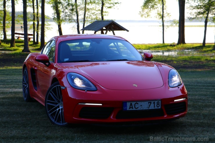 Travelnews.lv apceļo Latgali ar sportisko Porsche 718 Cayman 224089