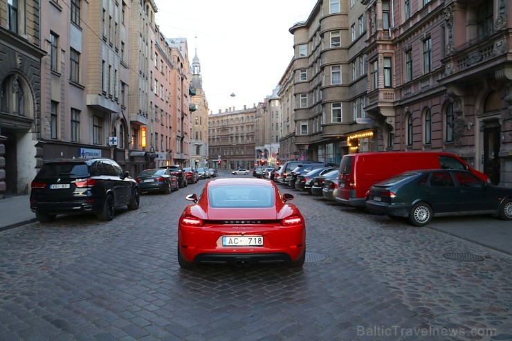 Travelnews.lv apceļo Latgali ar sportisko Porsche 718 Cayman 224096
