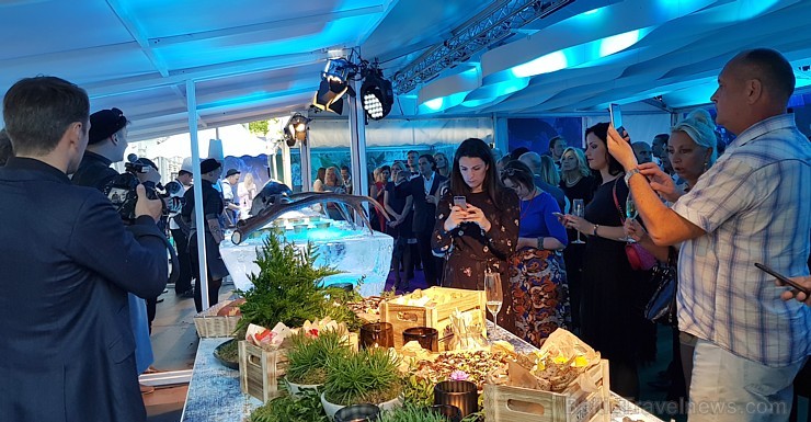 Travelnews.lv piedāvā dažus fotomirkļus no grandiozās Rīgas 5 zvaigžņu viesnīcas «Grand Poet by Semarah Hotels» atklāšanas 31.05.2018. Foto: Samsung N Travelnews.lv piedāvā dažus fotomirkļus no grandiozās Rīgas 5 zvaigžņu viesnīcas «Grand Poet by Semarah Hotels» atklāšanas 31.05.2018. Foto: Samsung N 224404