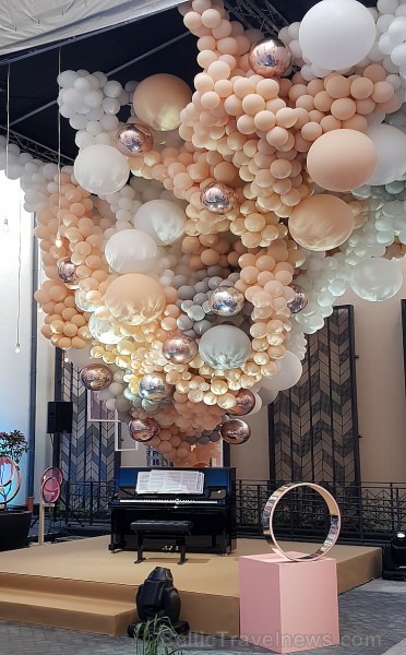 Travelnews.lv piedāvā dažus fotomirkļus no grandiozās Rīgas 5 zvaigžņu viesnīcas «Grand Poet by Semarah Hotels» atklāšanas 31.05.2018. Foto: Samsung N Travelnews.lv piedāvā dažus fotomirkļus no grandiozās Rīgas 5 zvaigžņu viesnīcas «Grand Poet by Semarah Hotels» atklāšanas 31.05.2018. Foto: Samsung N 224423