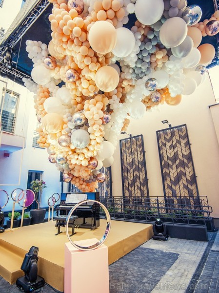 Travelnews.lv piedāvā dažus fotomirkļus no grandiozās Rīgas 5 zvaigžņu viesnīcas «Grand Poet by Semarah Hotels» atklāšanas. Foto: Grand Poet Hotel Travelnews.lv piedāvā dažus fotomirkļus no grandiozās Rīgas 5 zvaigžņu viesnīcas «Grand Poet by Semarah Hotels» atklāšanas. Foto: Grand Poet Hotel 224502