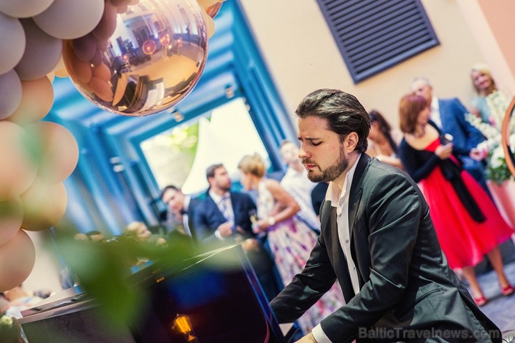 Travelnews.lv piedāvā dažus fotomirkļus no grandiozās Rīgas 5 zvaigžņu viesnīcas «Grand Poet by Semarah Hotels» atklāšanas. Foto: Grand Poet Hotel Travelnews.lv piedāvā dažus fotomirkļus no grandiozās Rīgas 5 zvaigžņu viesnīcas «Grand Poet by Semarah Hotels» atklāšanas. Foto: Grand Poet Hotel 224505