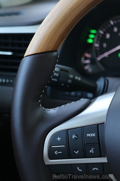 Travelnews.lv ar jauno 7-vietīgo «Lexus RX 450hL» apceļo Jelgavu, Jūrmalu, Talsus un Rīgu 224759