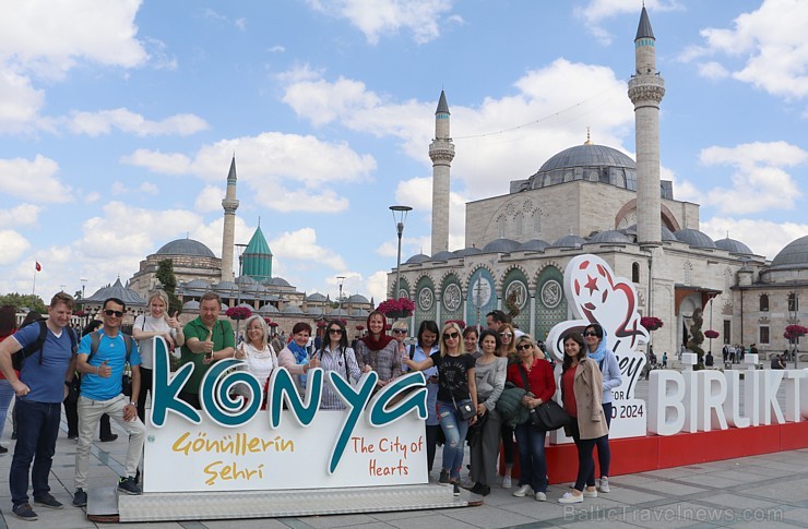 Travelnews.lv iepazīst Mevlevi jeb Rūmī mauzoleju, muzeja ēku, mošeju un centrālo laukumu. Sadarbībā ar Turkish Airlines 225016