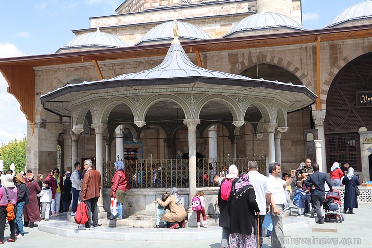 Travelnews.lv iepazīst Mevlevi jeb Rūmī mauzoleju, muzeja ēku, mošeju un centrālo laukumu. Sadarbībā ar Turkish Airlines Travelnews.lv iepazīst Mevlevi jeb Rūmī mauzoleju, muzeja ēku, mošeju un centrālo laukumu. Sadarbībā ar Turkish Airlines 225020