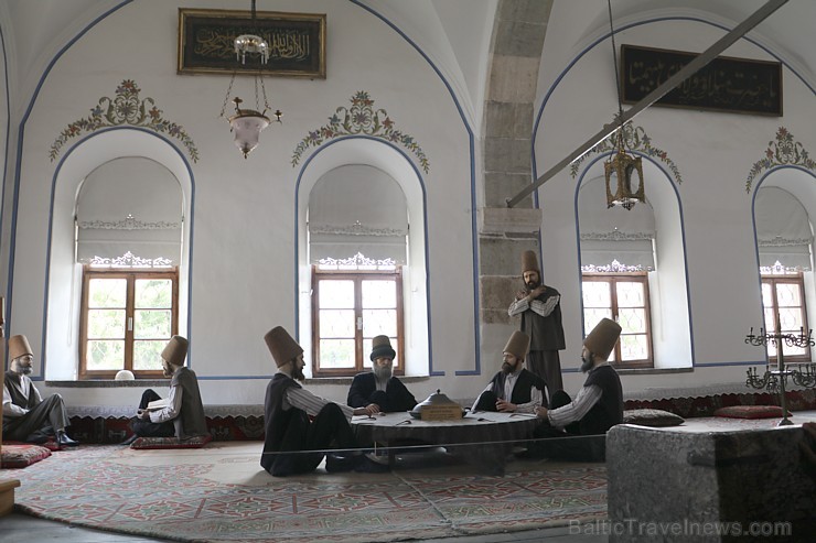 Travelnews.lv iepazīst Mevlevi jeb Rūmī mauzoleju, muzeja ēku, mošeju un centrālo laukumu. Sadarbībā ar Turkish Airlines Travelnews.lv iepazīst Mevlevi jeb Rūmī mauzoleju, muzeja ēku, mošeju un centrālo laukumu. Sadarbībā ar Turkish Airlines 225045