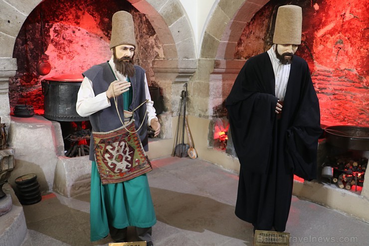 Travelnews.lv iepazīst Mevlevi jeb Rūmī mauzoleju, muzeja ēku, mošeju un centrālo laukumu. Sadarbībā ar Turkish Airlines Travelnews.lv iepazīst Mevlevi jeb Rūmī mauzoleju, muzeja ēku, mošeju un centrālo laukumu. Sadarbībā ar Turkish Airlines 225046