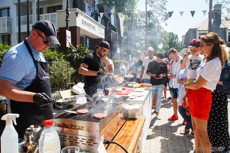 Jūrmalā grandiozi aizvada ielu ēdienu festivālu Gourmet Fair 225907