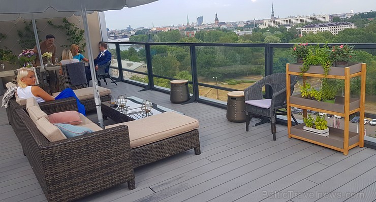 Pārdaugavas viesnīca «Bellevue Park Hotel Riga» atklāj restorāna «Le Sommet» jumta terasi ar burvīgu Rīgas skatu. Foto: Samsung Galaxy Note8 Pārdaugavas viesnīca «Bellevue Park Hotel Riga» atklāj restorāna «Le Sommet» jumta terasi ar burvīgu Rīgas skatu. Foto: Samsung Galaxy Note8 226052