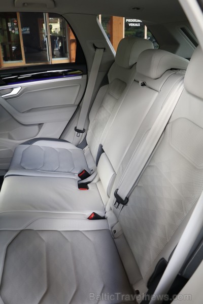 Golfa klubā «Viesturi» tiek prezentēts jaunais apvidus automobilis «Volkswagen Touareg» 226344