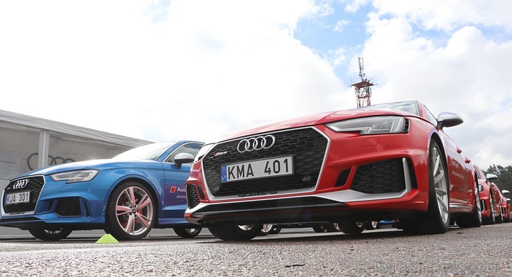Travelnews.lv iespiež grīdā Audi RS3 un Audi RS4 akseleratora pedāli 227062