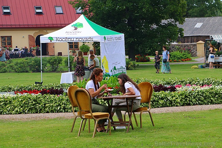 Īsi pirms atklāšanas Travelnews.lv 14.07.2018 apciemo Dikļu pils muzikālo un gastronomisko baudījumu «Sajūtu festivāls» Īsi pirms atklāšanas Travelnews.lv 14.07.2018 apciemo Dikļu pils muzikālo un gastronomisko baudījumu «Sajūtu festivāls» 228133