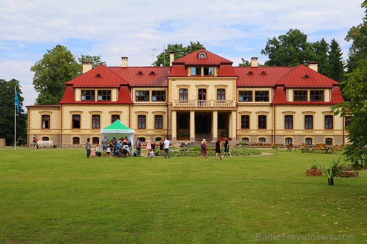 Īsi pirms atklāšanas Travelnews.lv 14.07.2018 apciemo Dikļu pils muzikālo un gastronomisko baudījumu «Sajūtu festivāls» Īsi pirms atklāšanas Travelnews.lv 14.07.2018 apciemo Dikļu pils muzikālo un gastronomisko baudījumu «Sajūtu festivāls» 228140