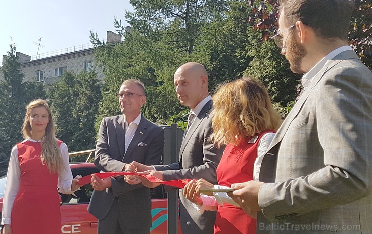 Pārdaugavas viesnīca «Radisson Blu Daugava Hotel» ar jauno pilnīgi elektrisko «Jaguar I-PACE» prezentē tiiko atklāto auto uzlādes staciju Pārdaugavas viesnīca «Radisson Blu Daugava Hotel» ar jauno pilnīgi elektrisko «Jaguar I-PACE» prezentē tiiko atklāto auto uzlādes staciju 228657