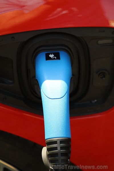 Pārdaugavas viesnīca «Radisson Blu Daugava Hotel» ar jauno pilnīgi elektrisko «Jaguar I-PACE» prezentē tiiko atklāto auto uzlādes staciju Pārdaugavas viesnīca «Radisson Blu Daugava Hotel» ar jauno pilnīgi elektrisko «Jaguar I-PACE» prezentē tiiko atklāto auto uzlādes staciju 228664