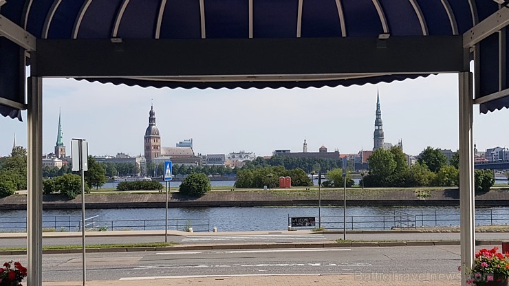 Pārdaugavas viesnīca «Radisson Blu Daugava Hotel» ar jauno pilnīgi elektrisko «Jaguar I-PACE» prezentē tiiko atklāto auto uzlādes staciju 228676