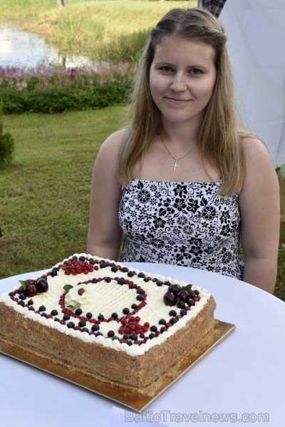 Plaši apmeklētajā Zaubes savvaļas kulinārajā festivālā bija meklējamas teju visas Latvijas garšas Plaši apmeklētajā Zaubes savvaļas kulinārajā festivālā bija meklējamas teju visas Latvijas garšas 228916