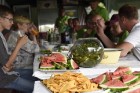 Plaši apmeklētajā Zaubes savvaļas kulinārajā festivālā bija meklējamas teju visas Latvijas garšas 107