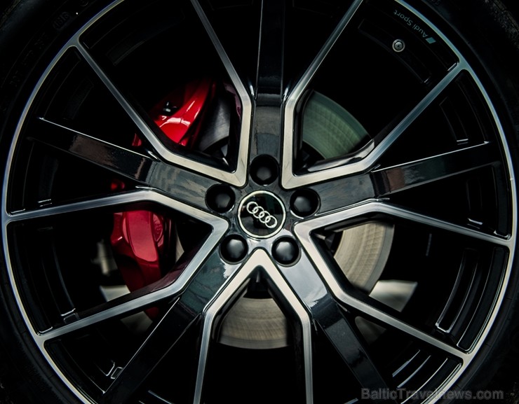 Latvijā prezentē daudzpusīgo Audi Q8 229486