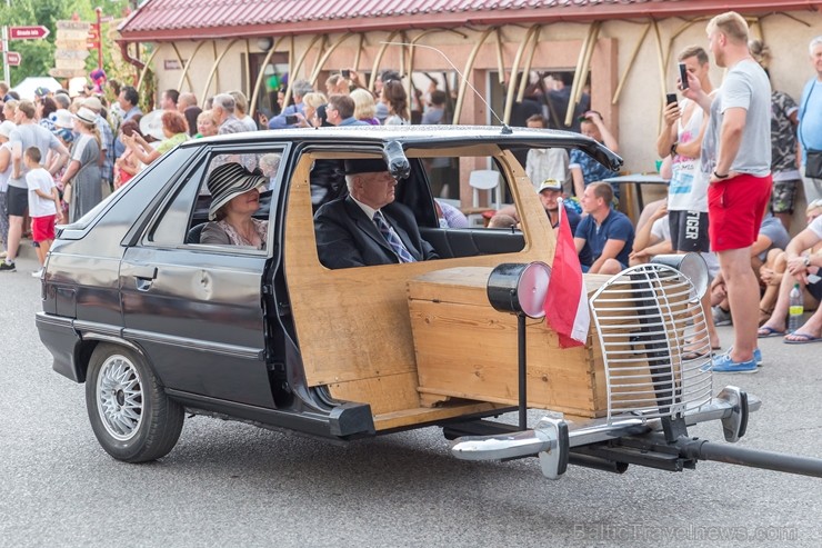 Nosvinēti Sabiles Vīna svētki 229583