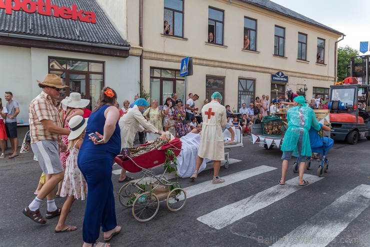 Nosvinēti Sabiles Vīna svētki 229592