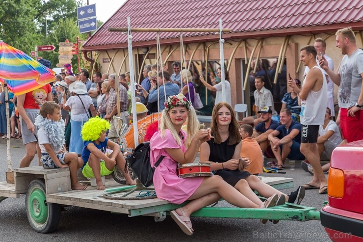 Nosvinēti Sabiles Vīna svētki 229593