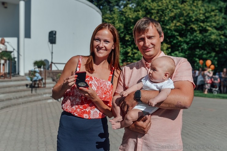Siguldā īpaši sveic novada jaundzimušos un to ģimenes 229795