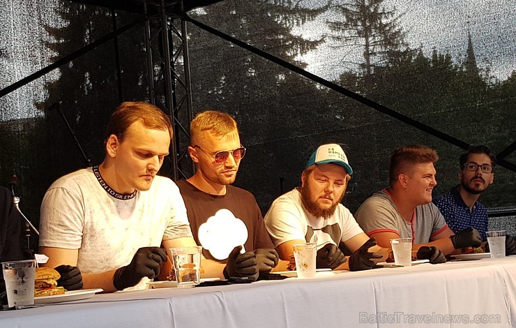 Otrais «Rīgas Burgeru Festivāls 2018» 4.08.2018 noskaidroja ātrāko ēdāju un labāko burgeru 230236
