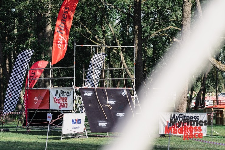 Lucavsalā aizvadīts pirmais MyFitness Madness Race škēršļu skrējiens 230807
